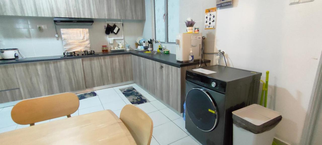 Imanz Homestay 3 Bedroom & 3 Bathroom Kajang Exterior photo